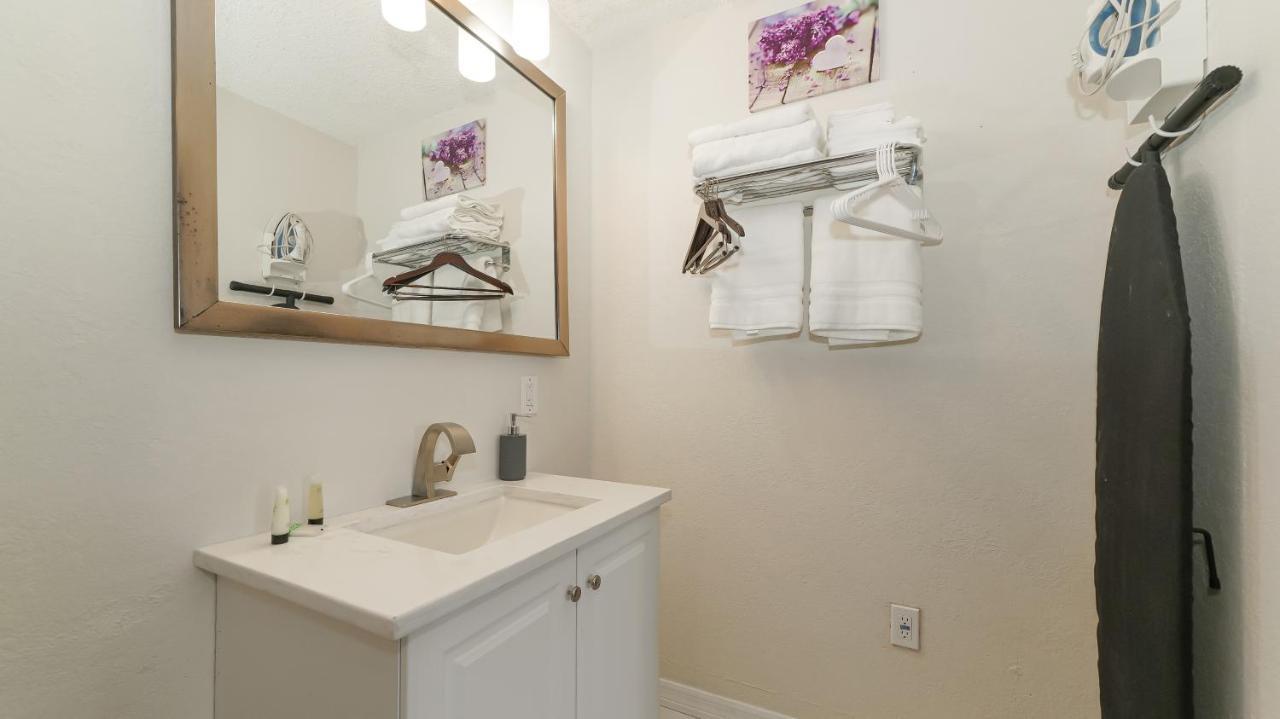 Heated Pool, Fireplace, 70" Tv, Waterfront & More! Sarasota Esterno foto