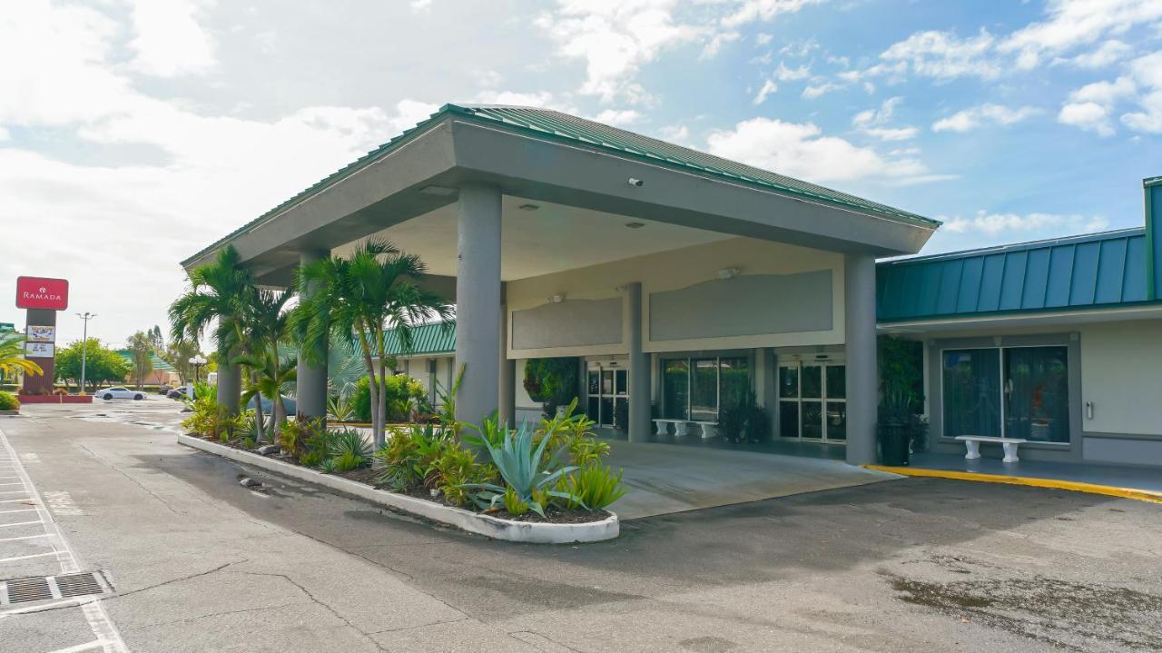 Heated Pool, Fireplace, 70" Tv, Waterfront & More! Sarasota Esterno foto