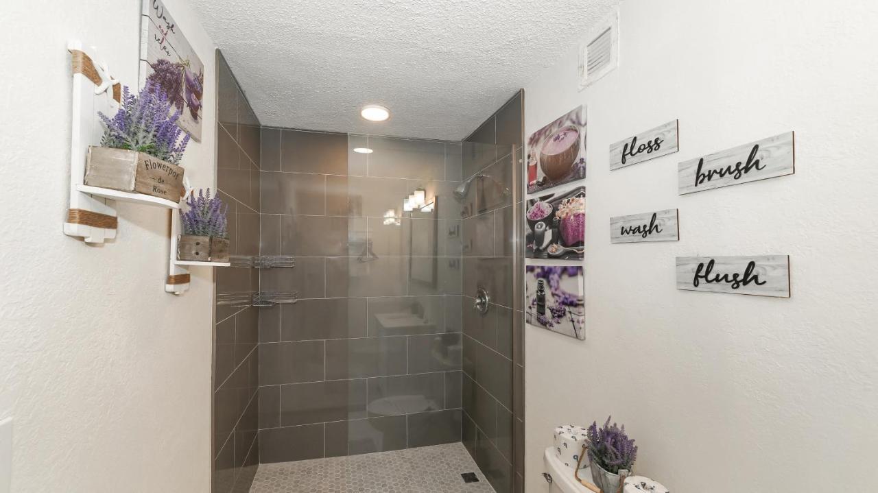 Heated Pool, Fireplace, 70" Tv, Waterfront & More! Sarasota Esterno foto